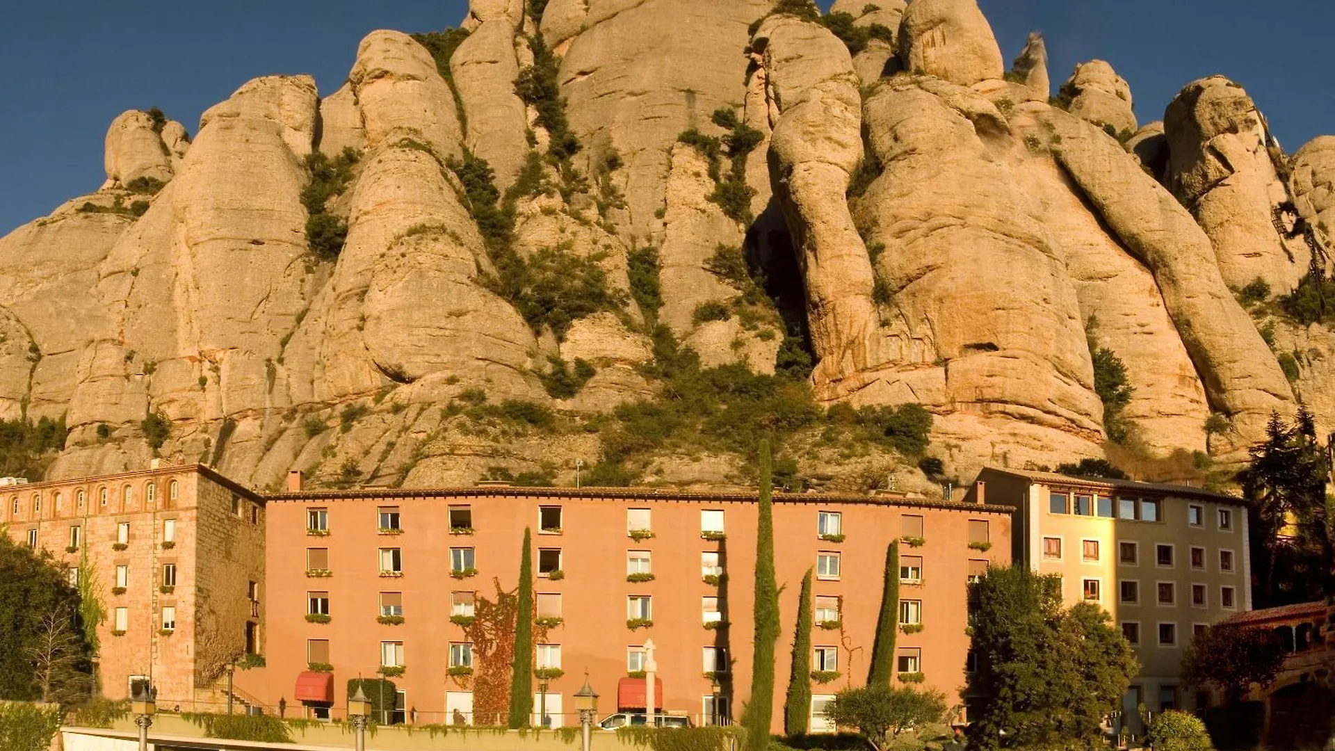 Hotel Abat Cisneros Montserrat location